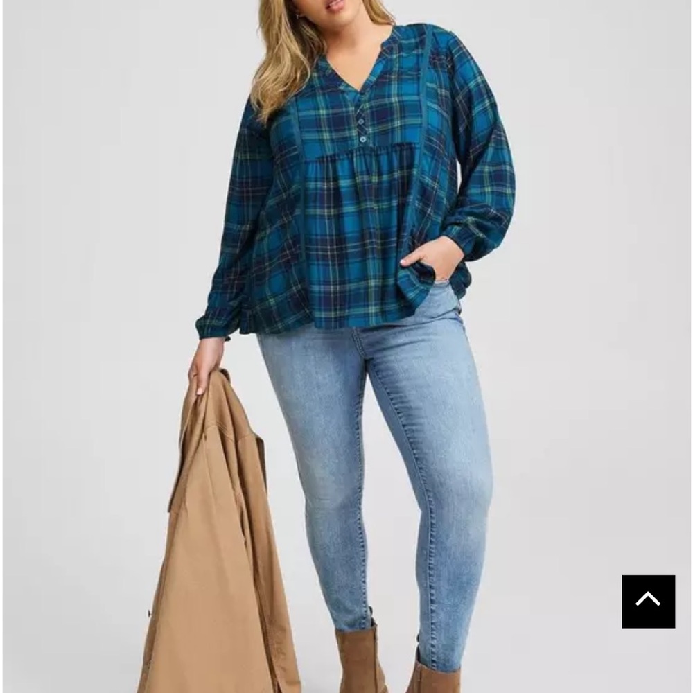 Torrid challis long sleeve blouse size 2